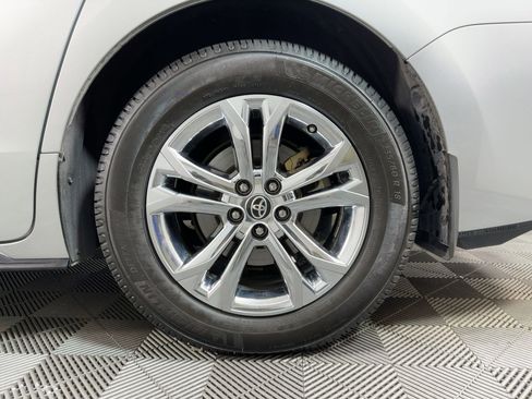 Used 2023 Toyota Sienna Platinum image 10