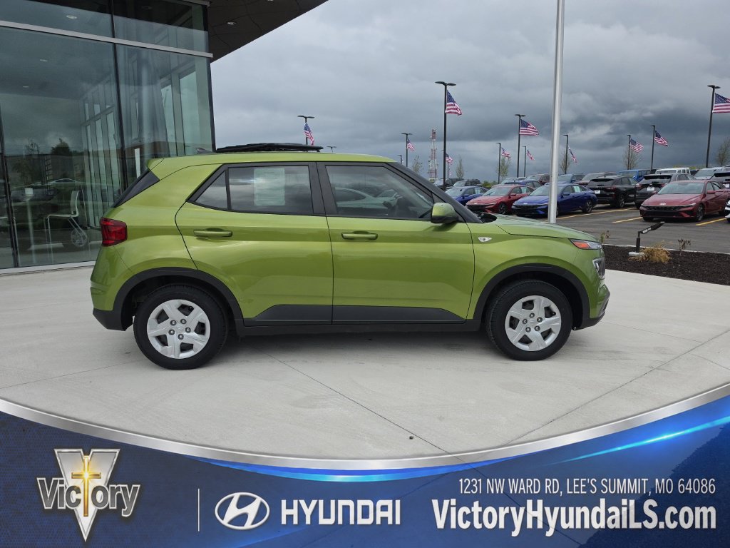 Used 2020 Hyundai Venue SE FWD image 6
