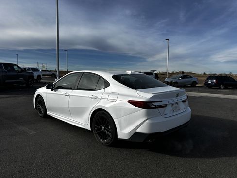 Used 2025 Toyota Camry LE image 3