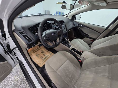 Used 2017 Ford Focus SE FWD image 8