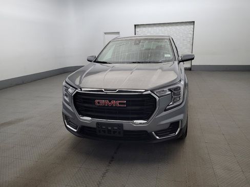 Used 2024 GMC Terrain SLE AWD/4WD image 15