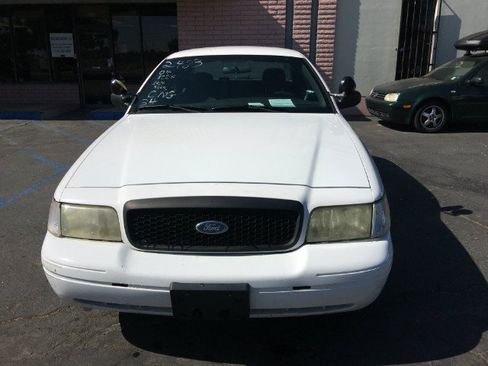 Used 2004 Ford Crown Victoria Police Interceptor RWD image 2