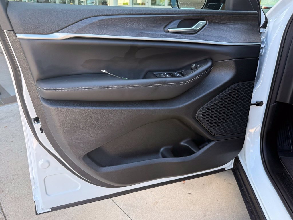 New 2026 Jeep Grand Cherokee Altitude RWD image 28