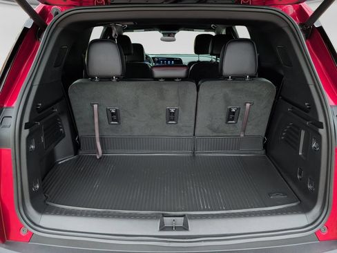 Used 2025 Chevrolet Traverse Z71 w/ LPO, Floor Liner Package AWD/4WD image 38