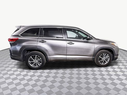 Used 2018 Toyota Highlander XLE image 11