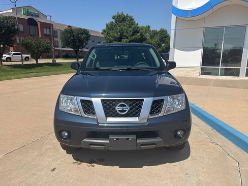 Used 2021 Nissan Frontier SV image 3