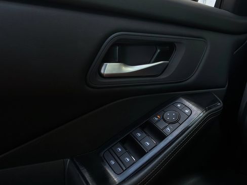 Used 2025 Nissan Rogue SV FWD image 20