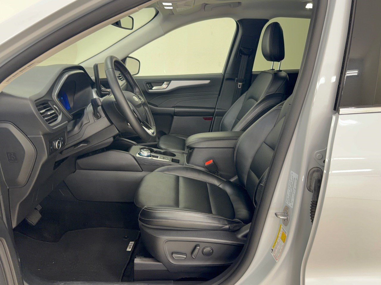 Used 2025 Ford Escape Platinum AWD/4WD image 5