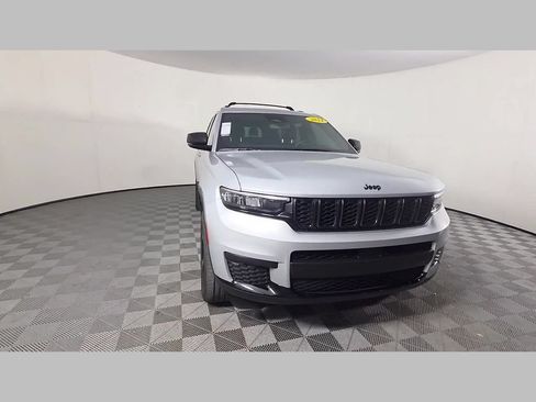 Used 2024 Jeep Grand Cherokee L Laredo AWD/4WD image 52