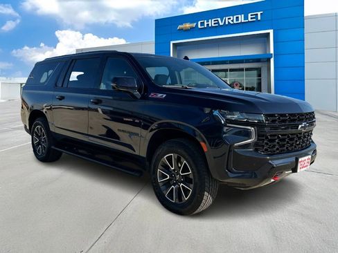 Used 2023 Chevrolet Suburban Z71 w/ Luxury Package AWD/4WD image 3