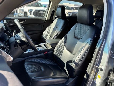 Used 2024 Ford Edge Titanium image 7