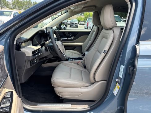 Used 2023 Lincoln Corsair FWD image 9