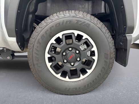 Used 2025 Toyota Tacoma TRD Off-Road AWD/4WD image 24