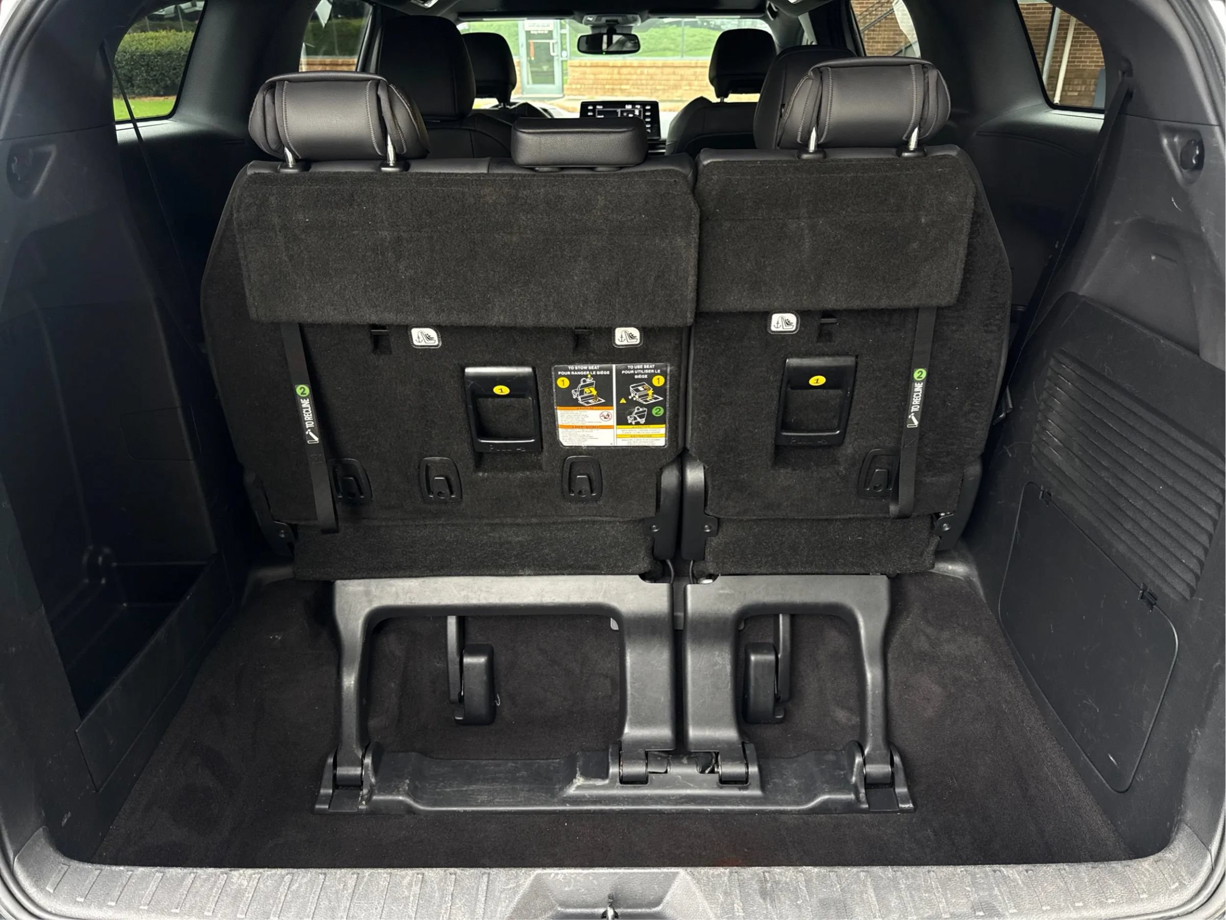 Used 2022 Toyota Sienna XSE FWD image 27