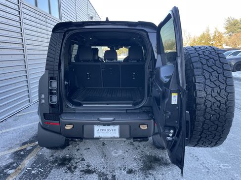 Certified 2025 Land Rover Defender 110 image 37