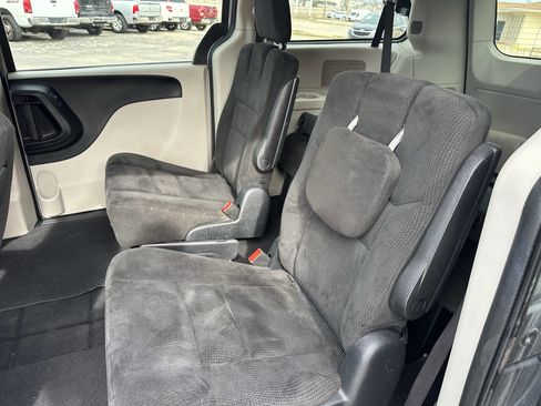 Used 2016 Dodge Grand Caravan SXT w/ Rear Park Assist Package image 12