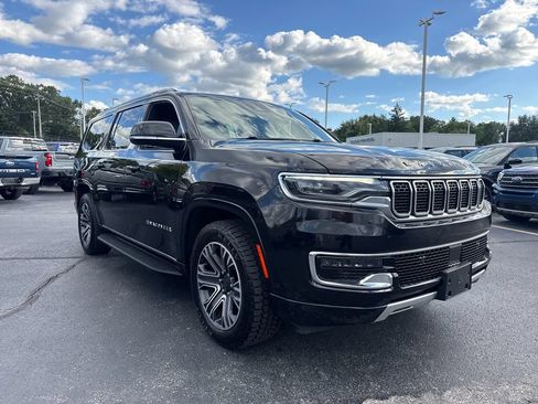 Used 2024 Jeep Wagoneer L Series II w/ Flexible Seating Group AWD/4WD image 4