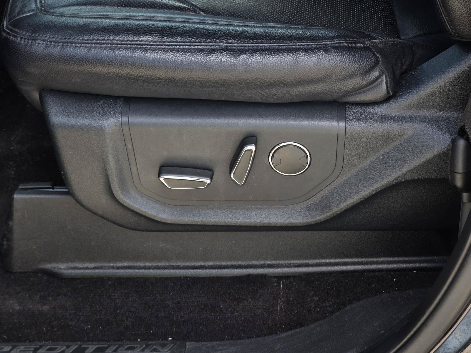Used 2020 Ford Expedition Limited RWD image 27
