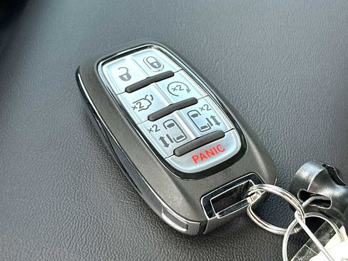 New 2026 Chrysler Pacifica Select image 29