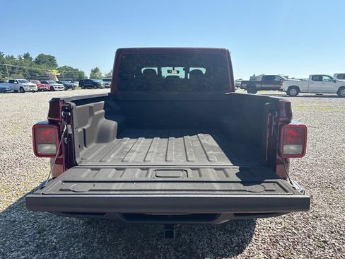 Used 2022 Jeep Gladiator Overland AWD/4WD image 13
