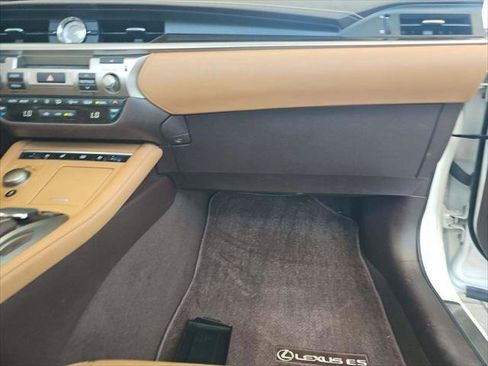 Used 2018 Lexus ES 350 w/ Luxury Package w/Wood Trim FWD image 21