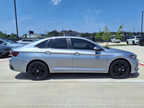 New 2026 Volkswagen Jetta SE FWD image 4