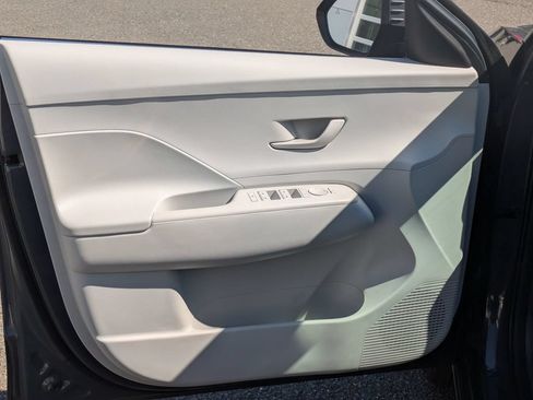 Certified 2024 Hyundai Kona SE AWD/4WD image 8