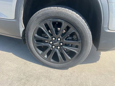 Used 2023 GMC Acadia SLT w/ Elevation Edition image 6