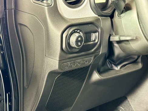 Used 2025 Jeep Gladiator Sport image 10