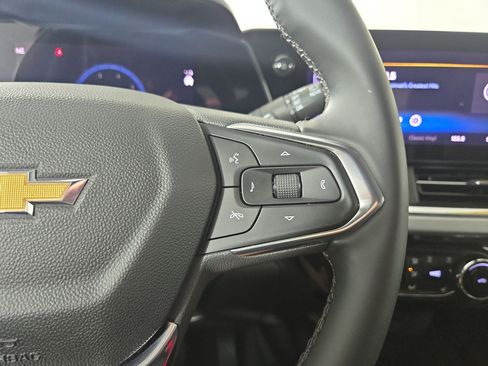 Used 2025 Chevrolet Trax LT w/ Driver Confidence Package FWD image 17
