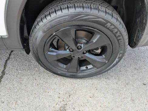 Used 2019 Jeep Cherokee Limited AWD/4WD image 24