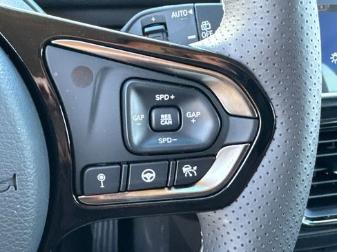 New 2025 VinFast VF 8 Eco image 29