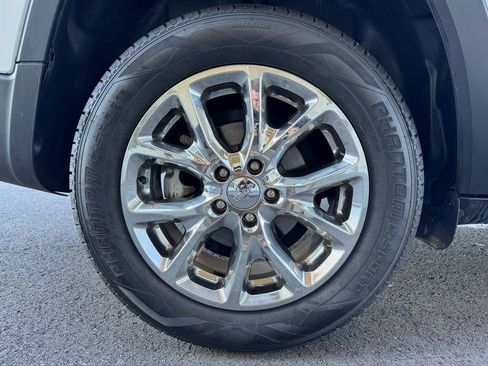 Used 2017 Jeep Cherokee Latitude w/ Comfort/Convenience Group image 13