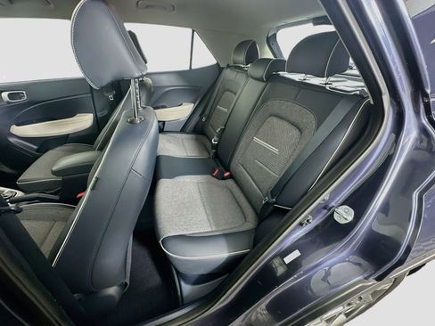 Used 2023 Hyundai Venue Limited FWD image 28