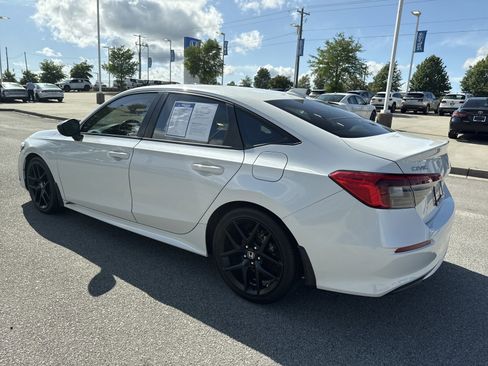 Used 2023 Honda Civic Sport image 5