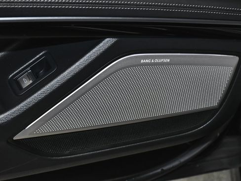 Used 2023 Audi S8 image 12