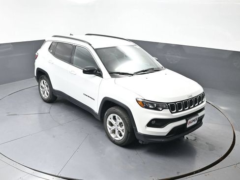 Used 2024 Jeep Compass Latitude AWD/4WD image 43
