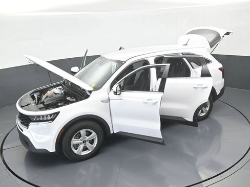 Used 2023 Kia Sorento LX image 60