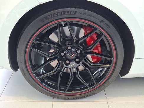 Used 2026 Chevrolet Corvette Z06 w/ Stealth Interior Trim Package RWD image 9