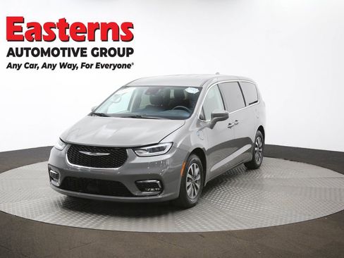 Used 2022 Chrysler Pacifica Touring-L image 55