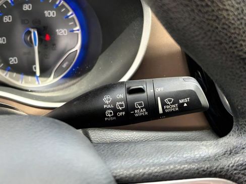 Used 2020 Chrysler Voyager L FWD image 27