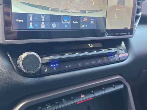 Used 2024 Toyota Tundra Limited AWD/4WD image 26