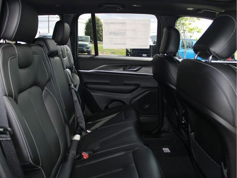 New 2025 Jeep Grand Cherokee Limited image 31