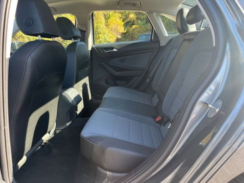 Used 2025 Volkswagen Jetta SE image 21