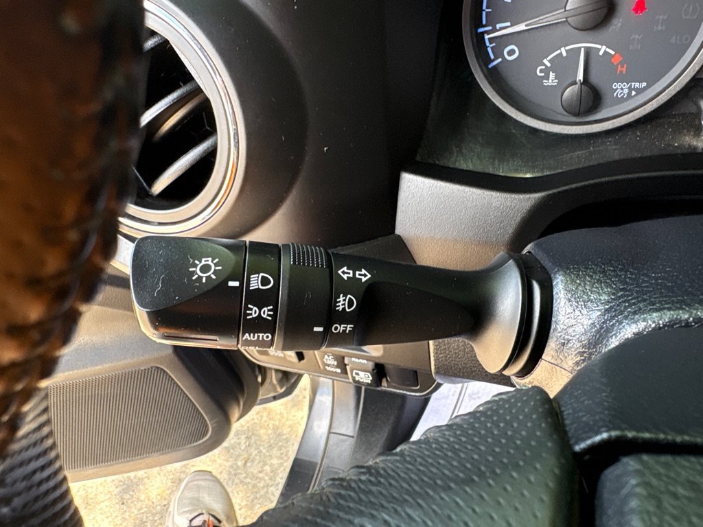 Used 2017 Toyota Tacoma TRD Sport w/ Premium & Technology Package AWD/4WD image 19