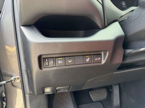 Used 2021 Toyota RAV4 SE w/ Weather & Moonroof Package AWD/4WD image 18