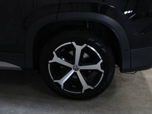 Used 2025 Volkswagen Tiguan SE FWD image 26