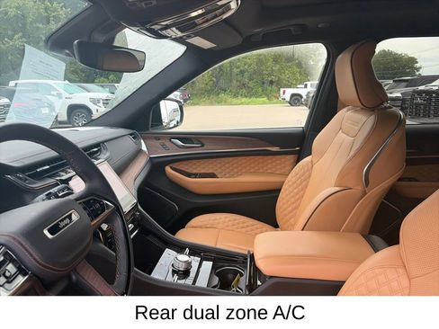 Used 2023 Jeep Grand Cherokee Summit AWD/4WD image 17