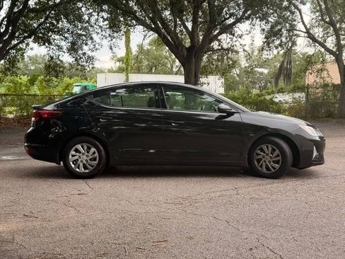 Used 2020 Hyundai Elantra SE w/ Convenience Package (C2) FWD image 4