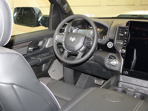 New 2026 RAM 1500 Laramie AWD/4WD image 28